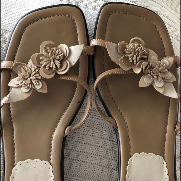 Gloria Vanderbilt Shoes - GLORIA VANDERBILT Brown/Beige Sandals Sz 9M.